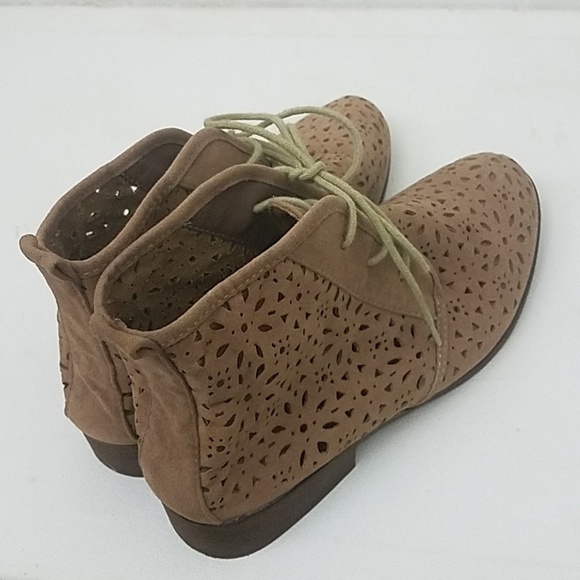 MADDEN girl DEONN shoes ankle booties 7M cutout - Picture 2 of 8